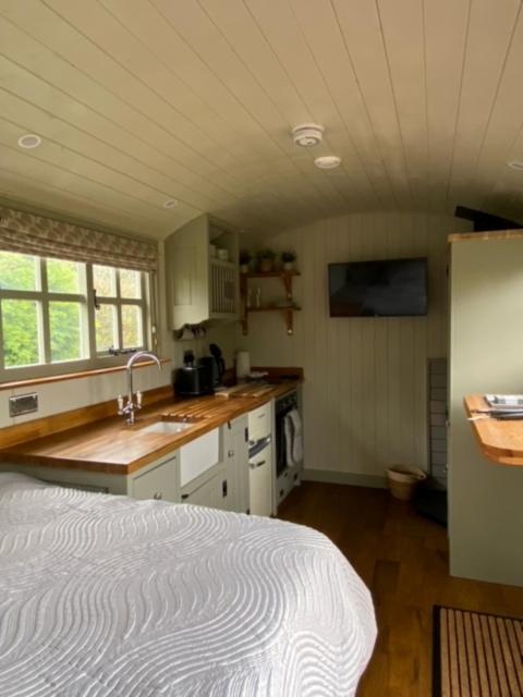 Woodpecker Shepherds Hut Campsite *